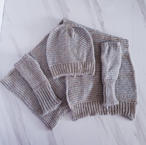Chico's Scarf Hat Fingerless Glove Set Gray Knit Gold an Silver Metallic Threads - Picture 10 of 10